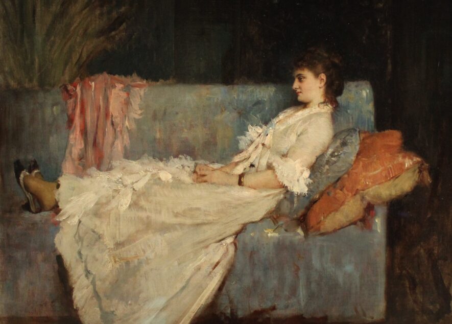 Portrait d’une jeune femme sur un canapé • René-Xavier Prinet