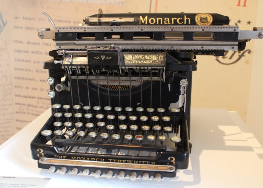 Machine à écrire Monarch