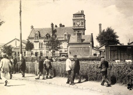 Regards de commissaire : Une cité ouvrière parmi les stations balnéaires. Dives-sur-Mer et son usine (1890-1940)